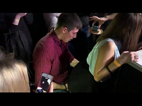 ❤️ Sexo real numa discoteca russa. Rapariga russa de 18 anos no ânus e vagina fodida numa discoteca ❌ Porno vídeo em pt.hochu-sex-tomsk.ru